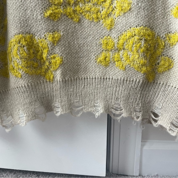 Anthropologie slouchy sweater, size small, taupe with yellow patterns - Picture 4 of 9